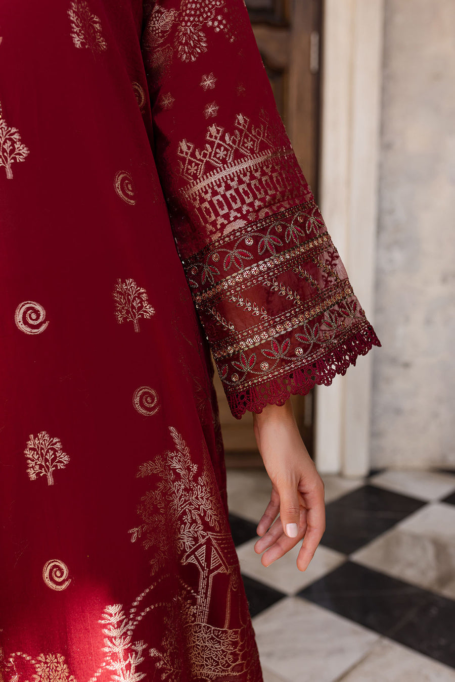 EMBROIDERED JACQUARD LAWN