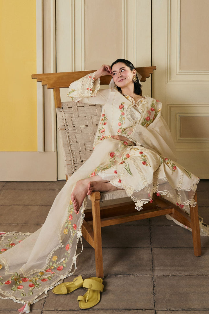 Luxury Lawn &