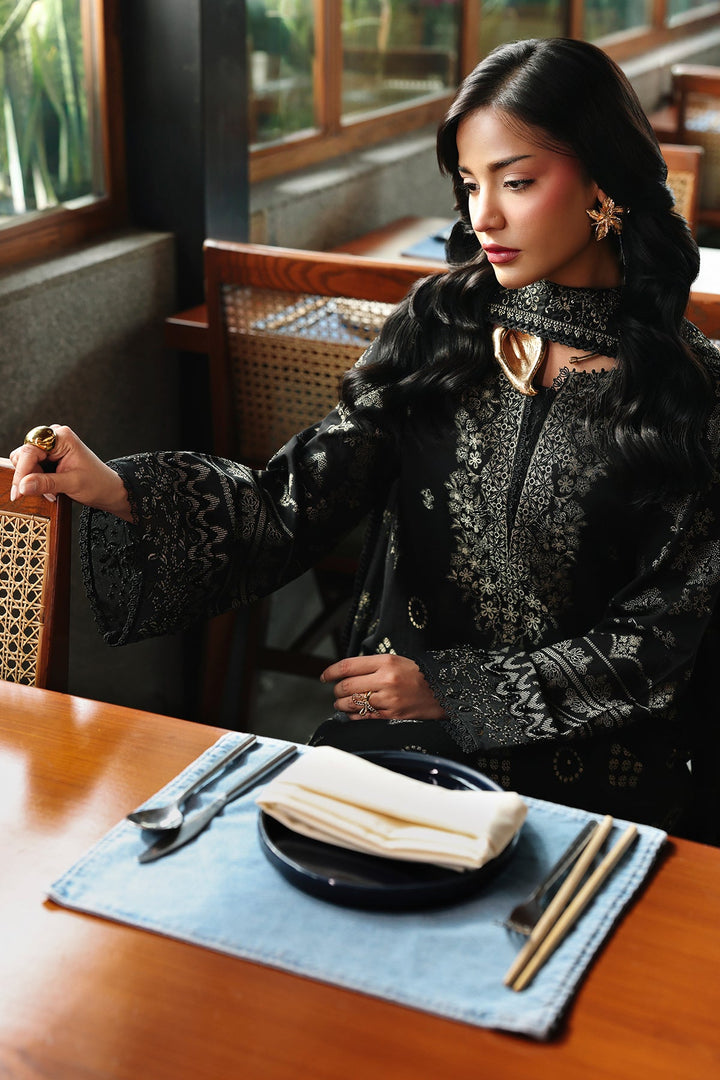 EMBROIDERED JACQUARD  SUIT 3 PC