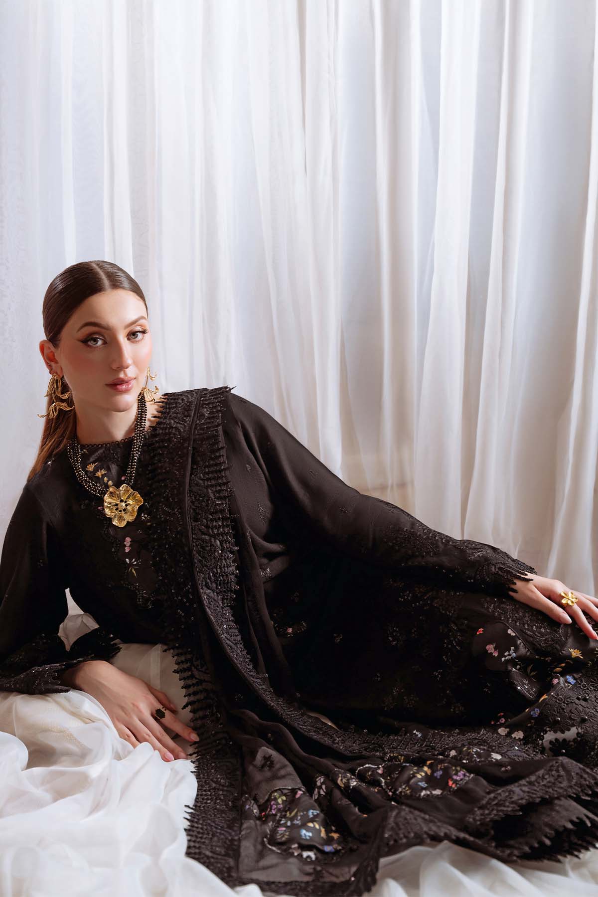 Embroidered Karandi 3 pc