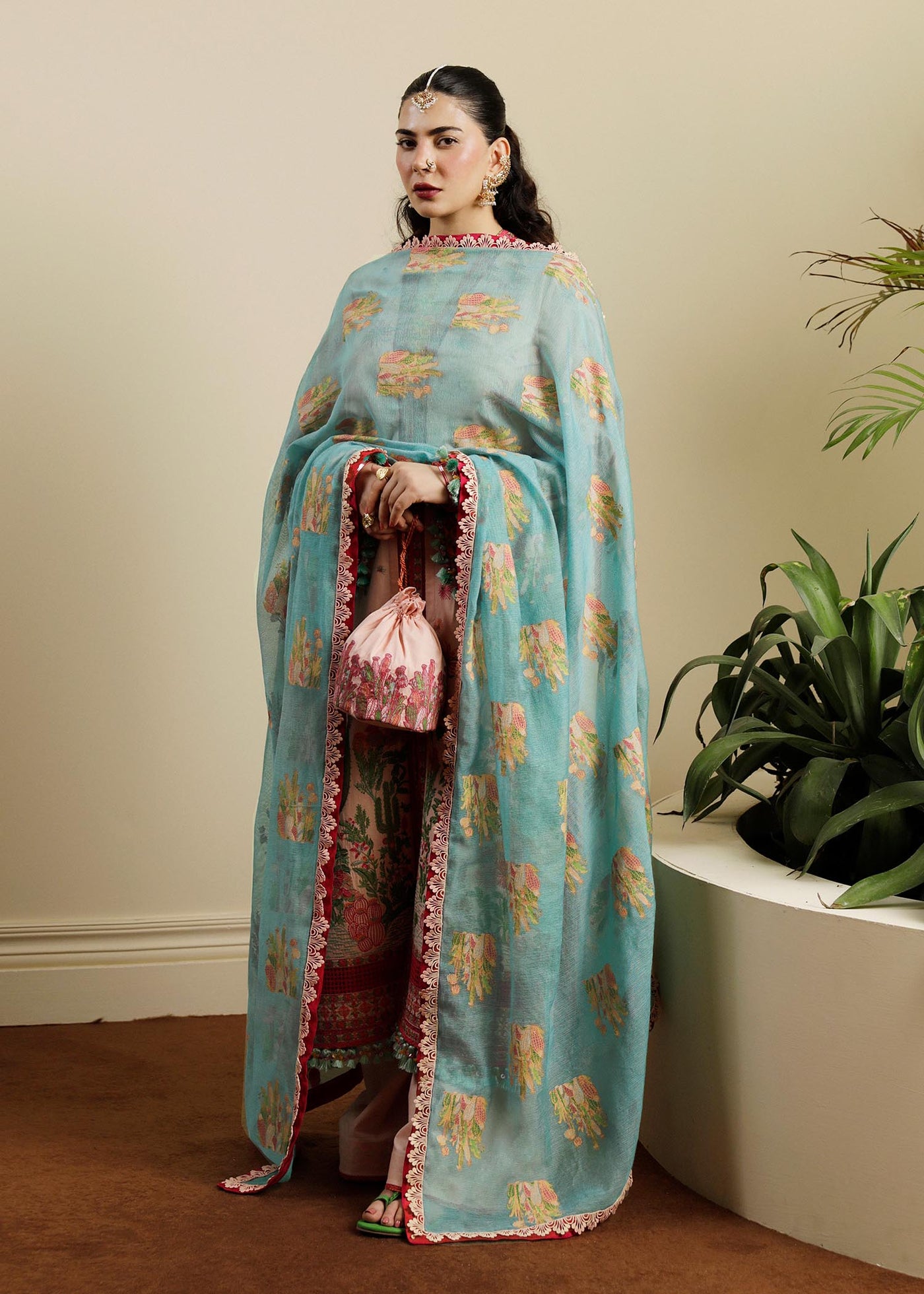 HUSSAIN REHAR LUXURY LAWN-Pembe