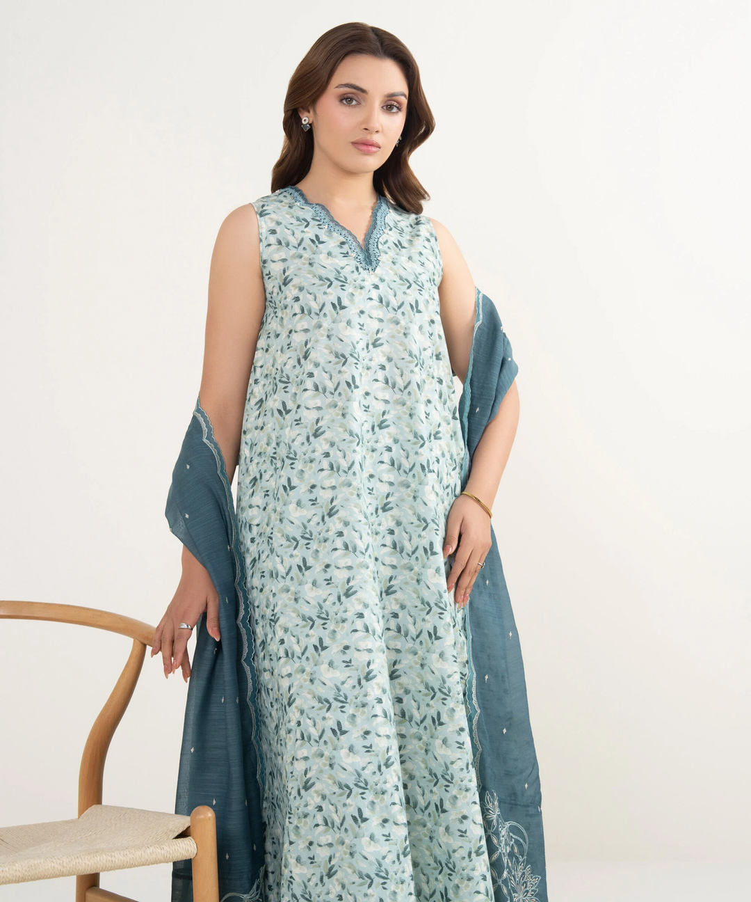 3 Piece - Embroidered Zari Lawn Suit