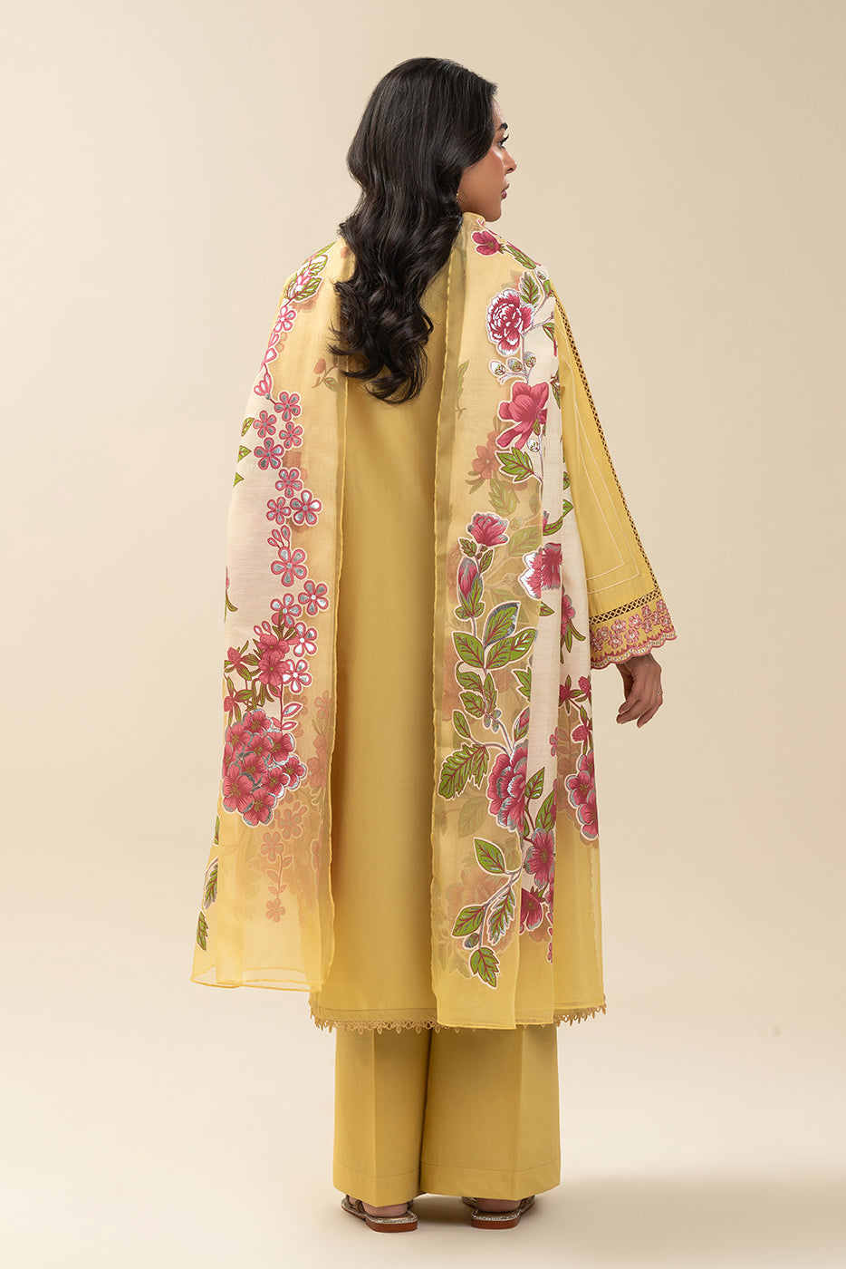 3 PIECE EMBROIDERED LAWN SUIT