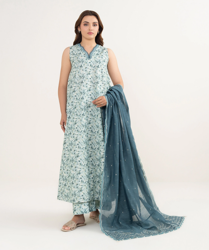 3 Piece - Embroidered Zari Lawn Suit