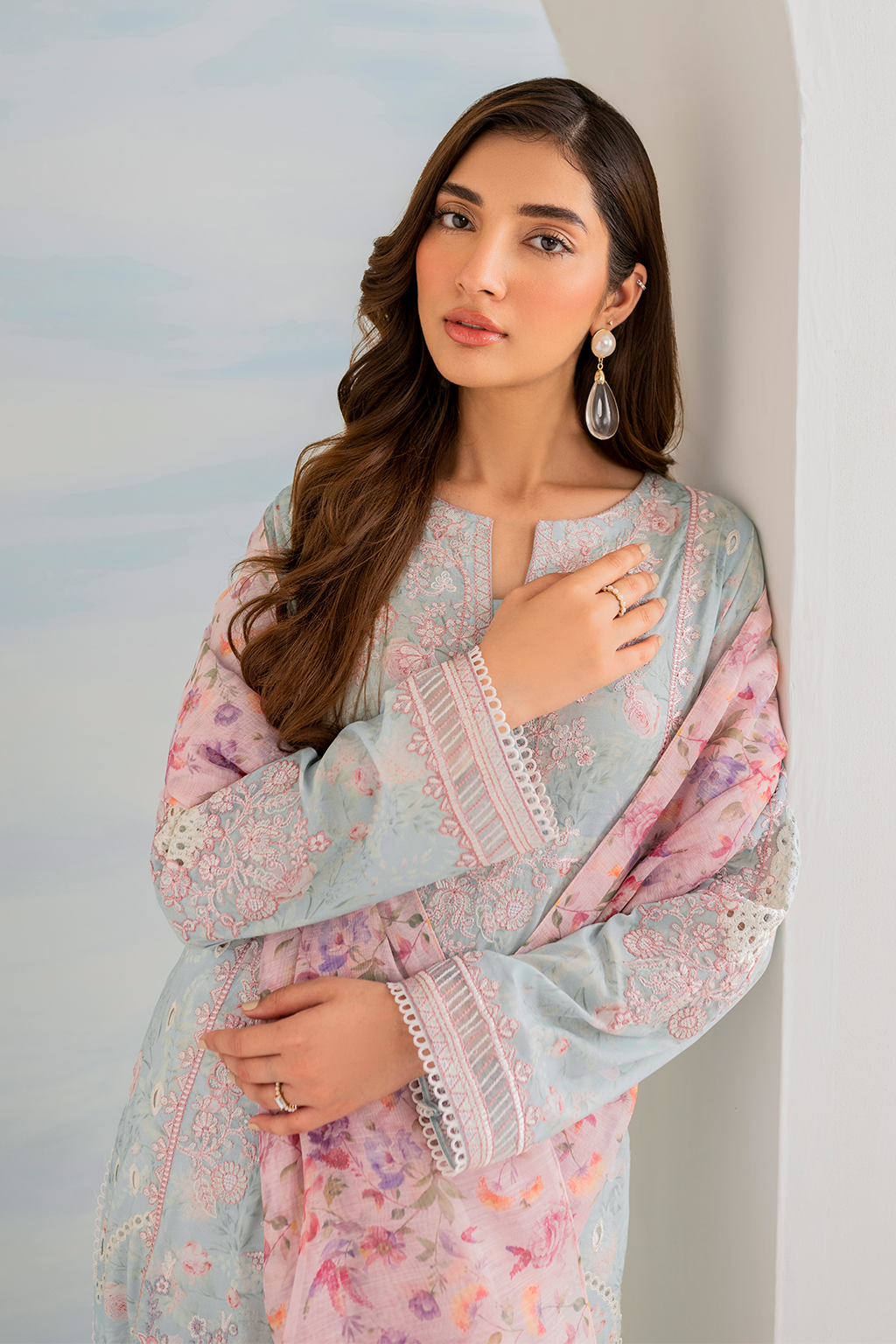 IZNIK GUZEL Embroidered Lawn IGL-01