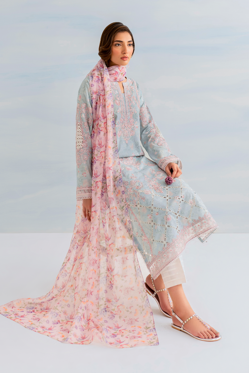 IZNIK GUZEL Embroidered Lawn IGL-01