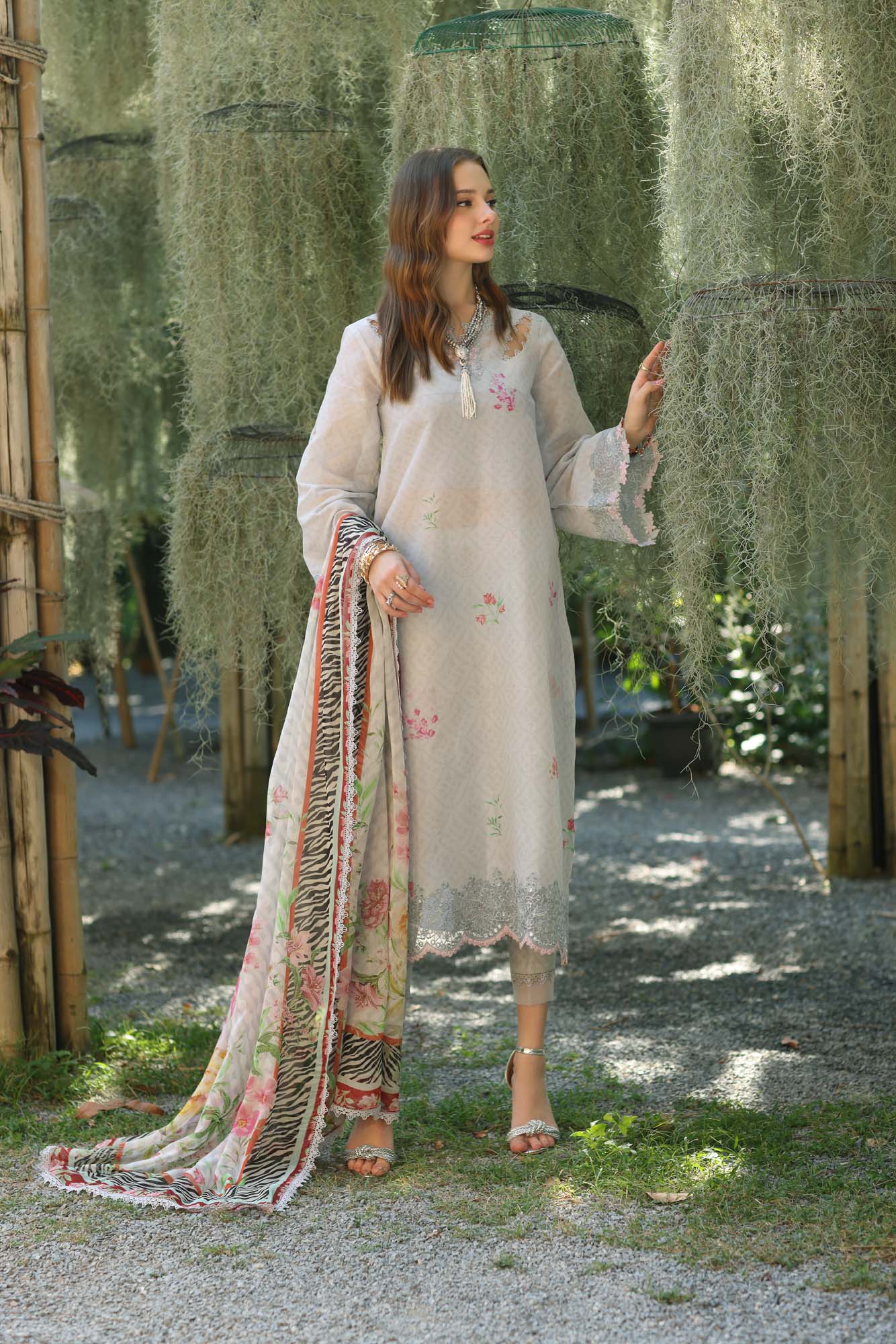 LUXE PRINKARI LAWN