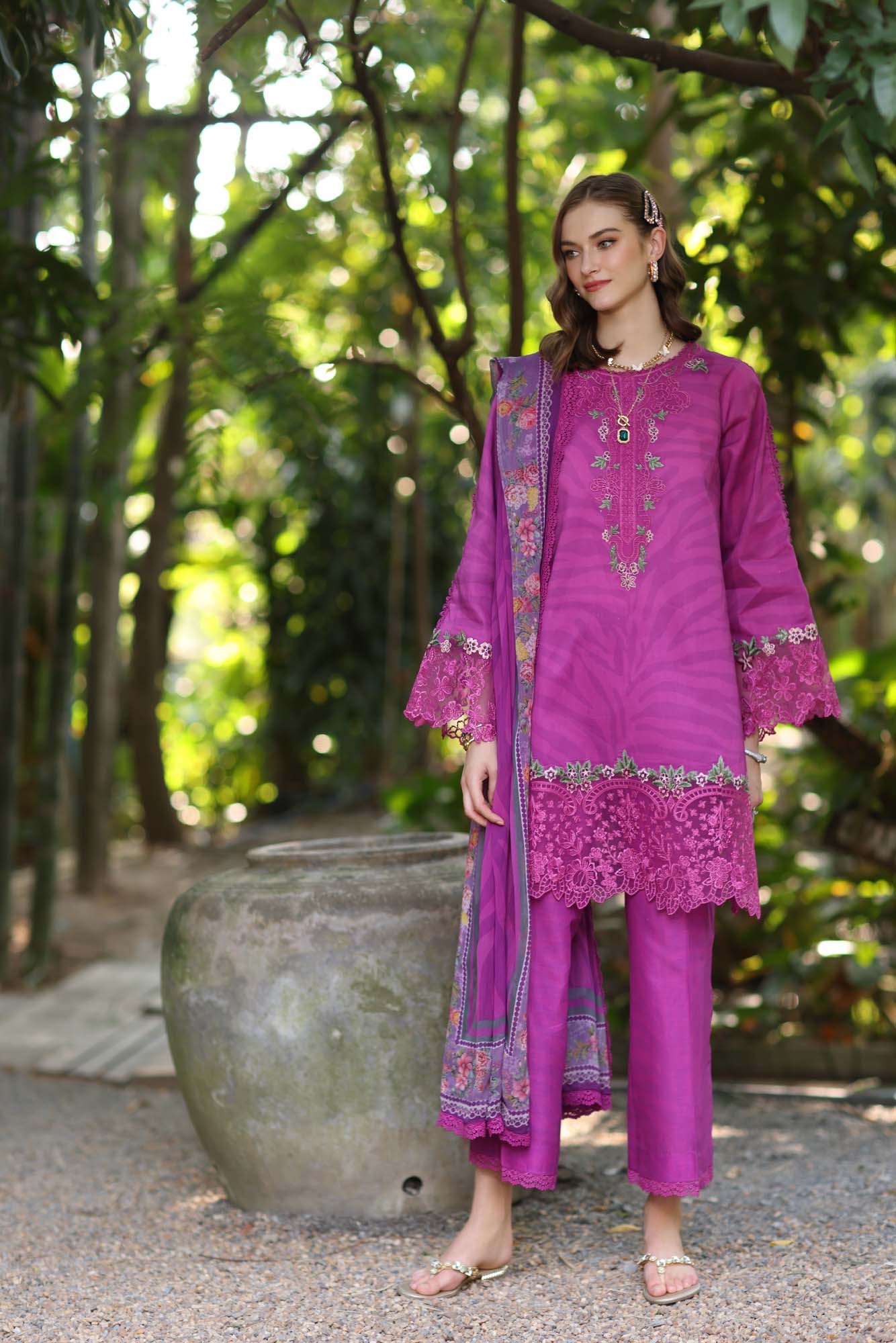 LUXE PRINKARI LAWN