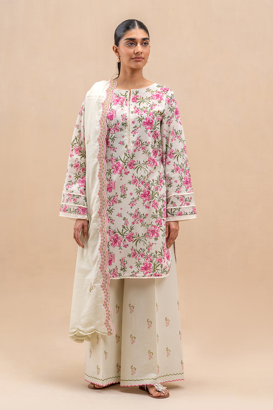 3 PIECE EMBROIDERED LAWN SUIT