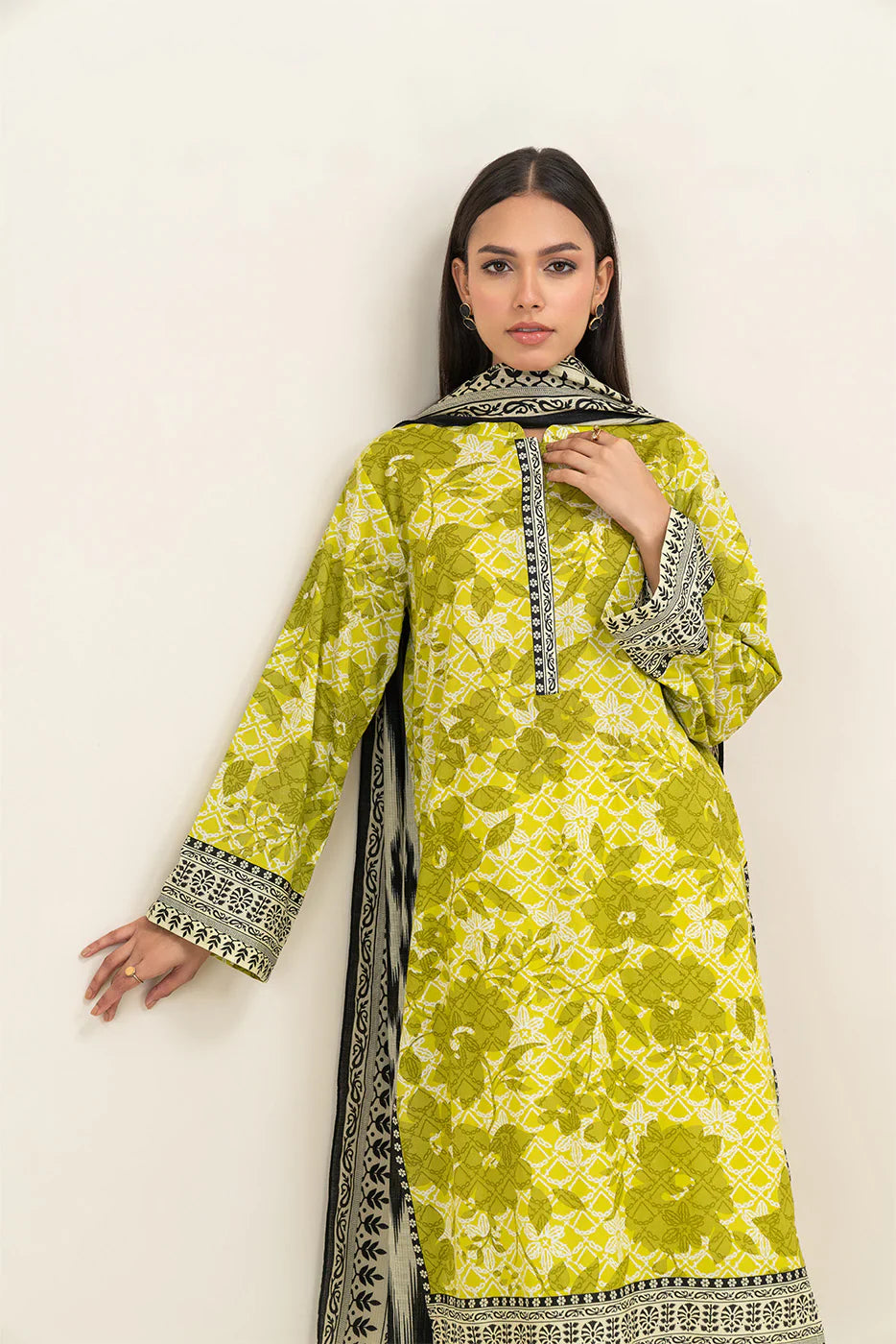 3 PIECE EMBROIDERED LAWN SUIT