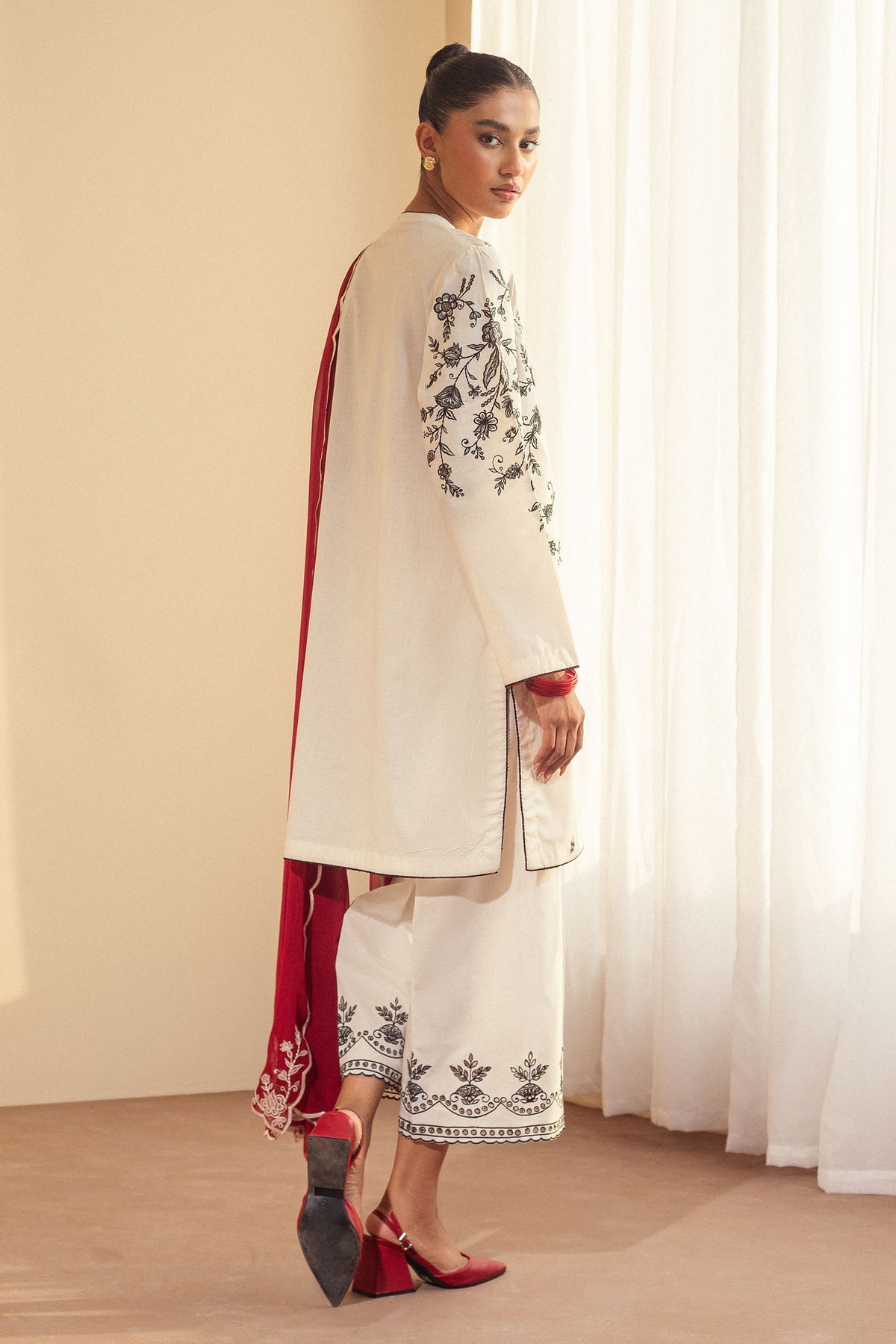 ZARA SHAHJAHAN ( Pret )
