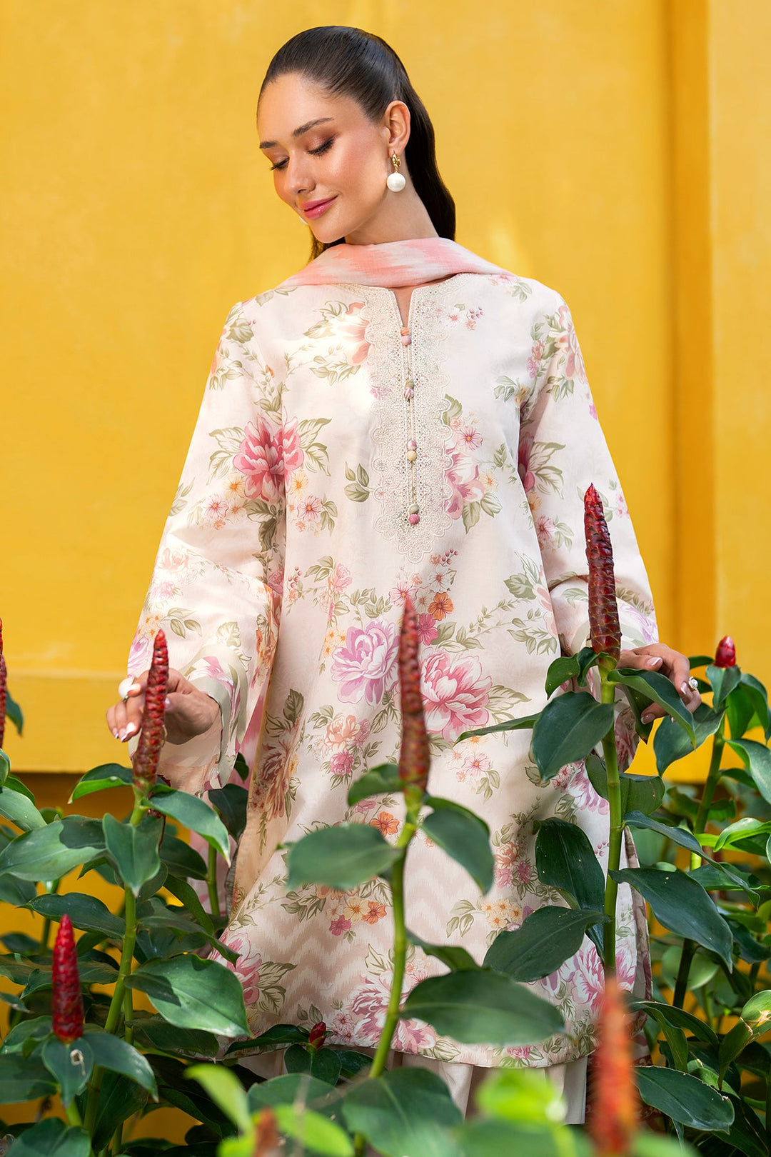 EMBROIDERED LAWN