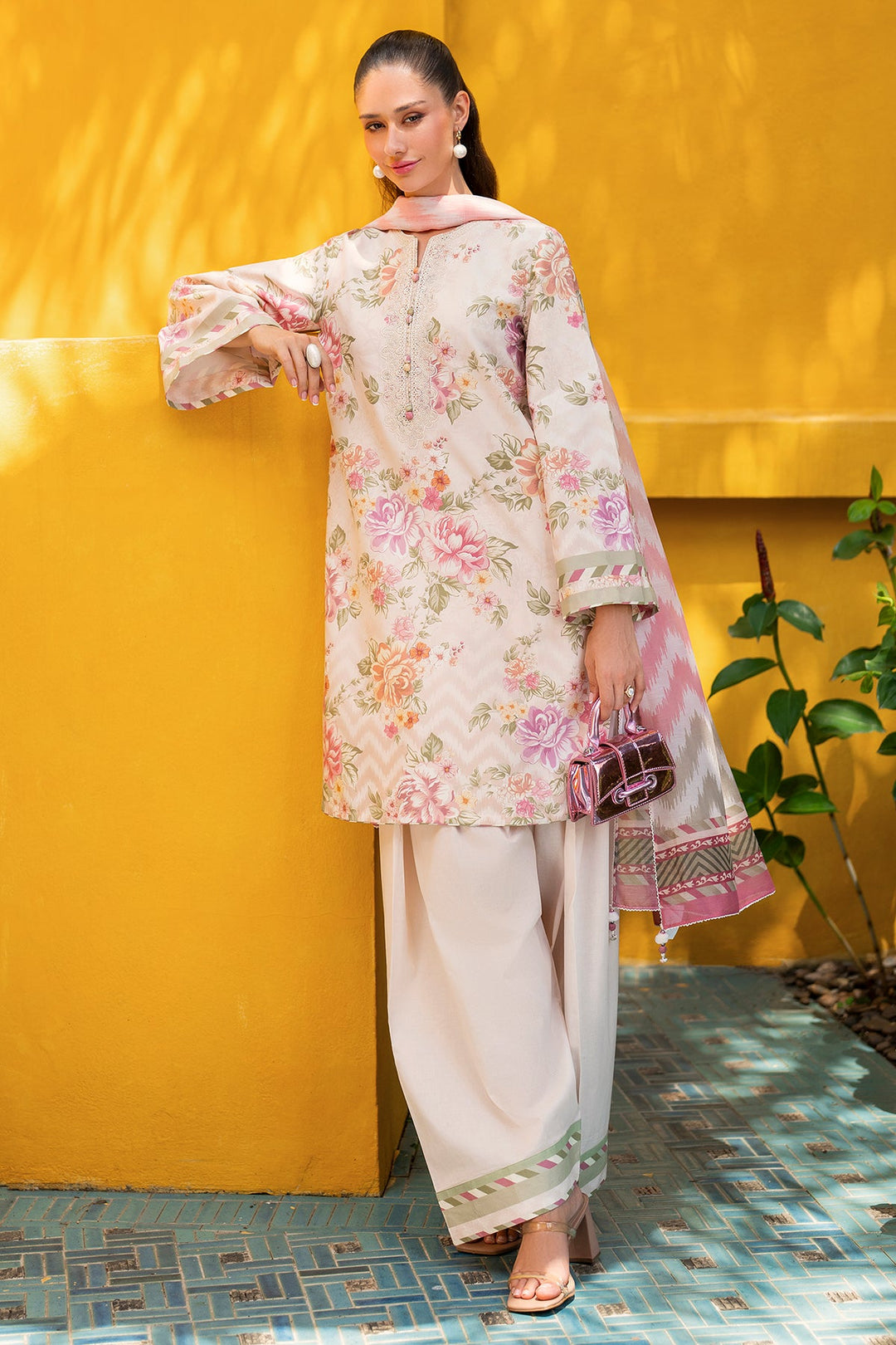 EMBROIDERED LAWN