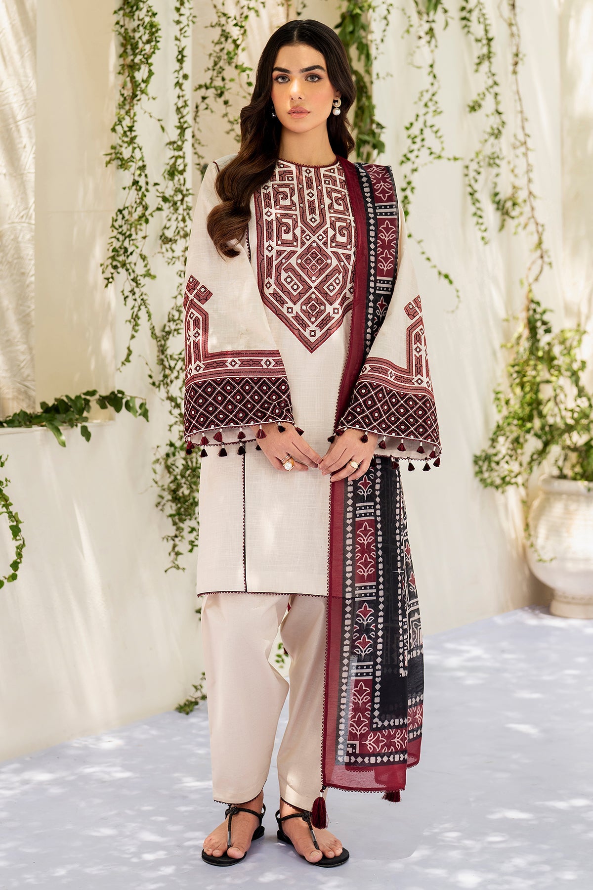 EMBROIDERED SLUB LAWN