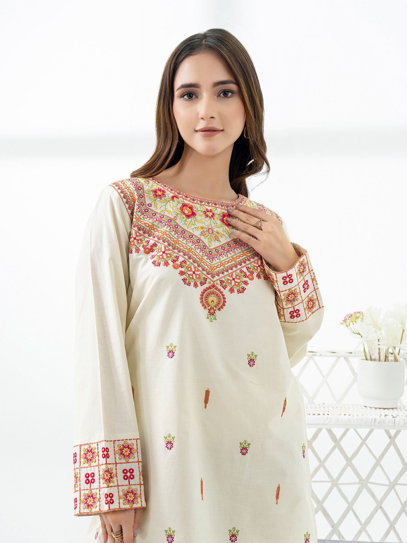 Limelight || Cambric Kurti-Embroidered (Pret)