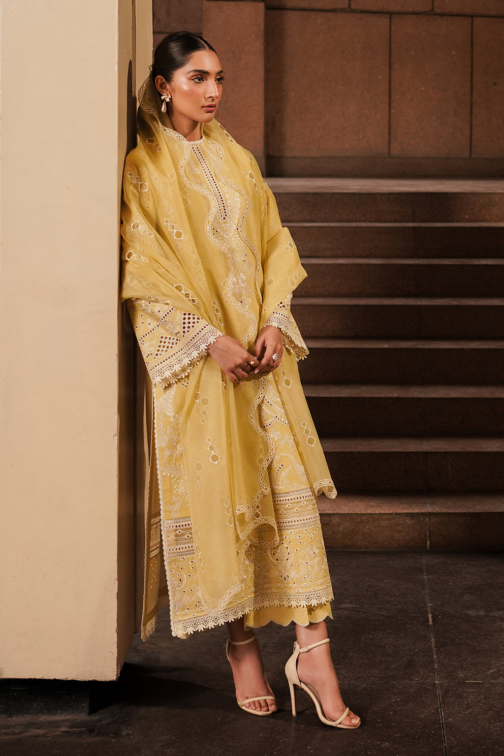 Afrozeh Chikankari Lawn || Canary