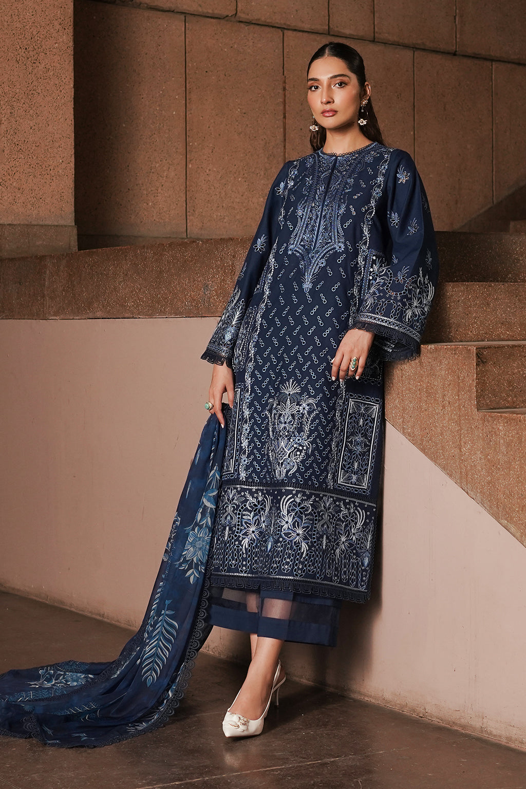 Afrozeh Chikankari Lawn || Capri