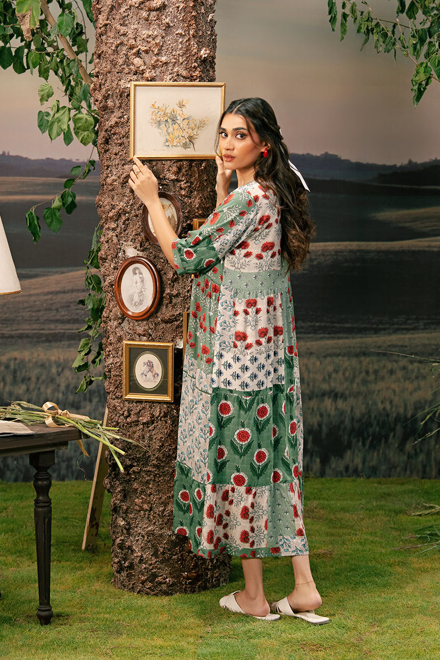 3 Pc Unstitched Embroidered Arabic Lawn Suit