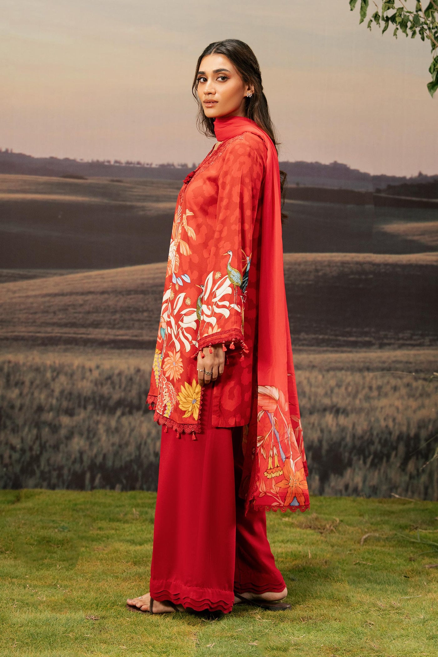 3 Pc Unstitched Embroidered Arabic Lawn Suit
