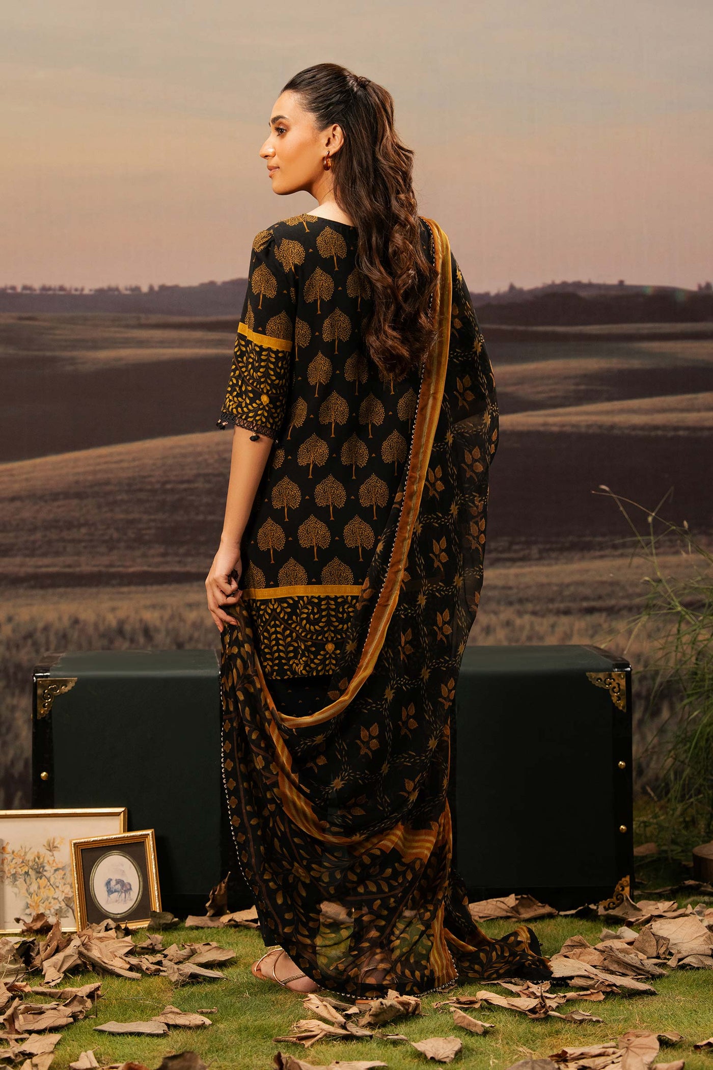 3 Pc Unstitched Embroidered Arabic Lawn Suit
