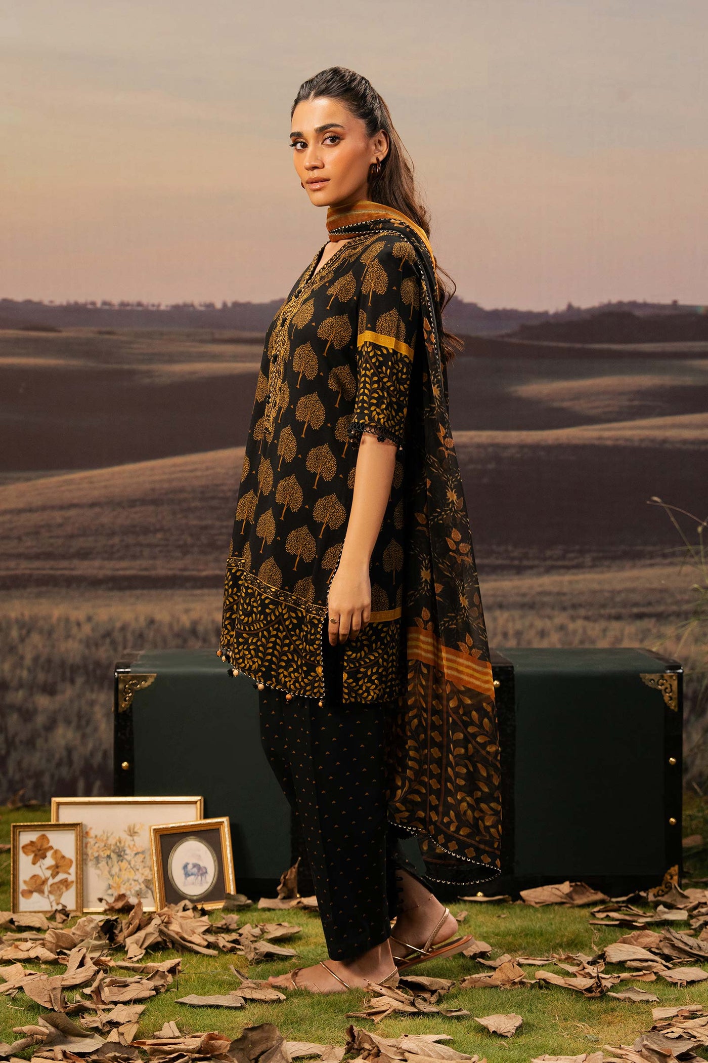 3 Pc Unstitched Embroidered Arabic Lawn Suit