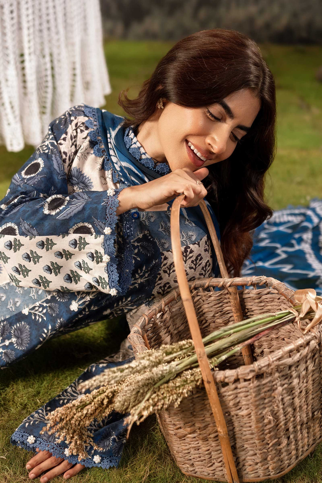 3 Pc Unstitched Embroidered Arabic Lawn Suit