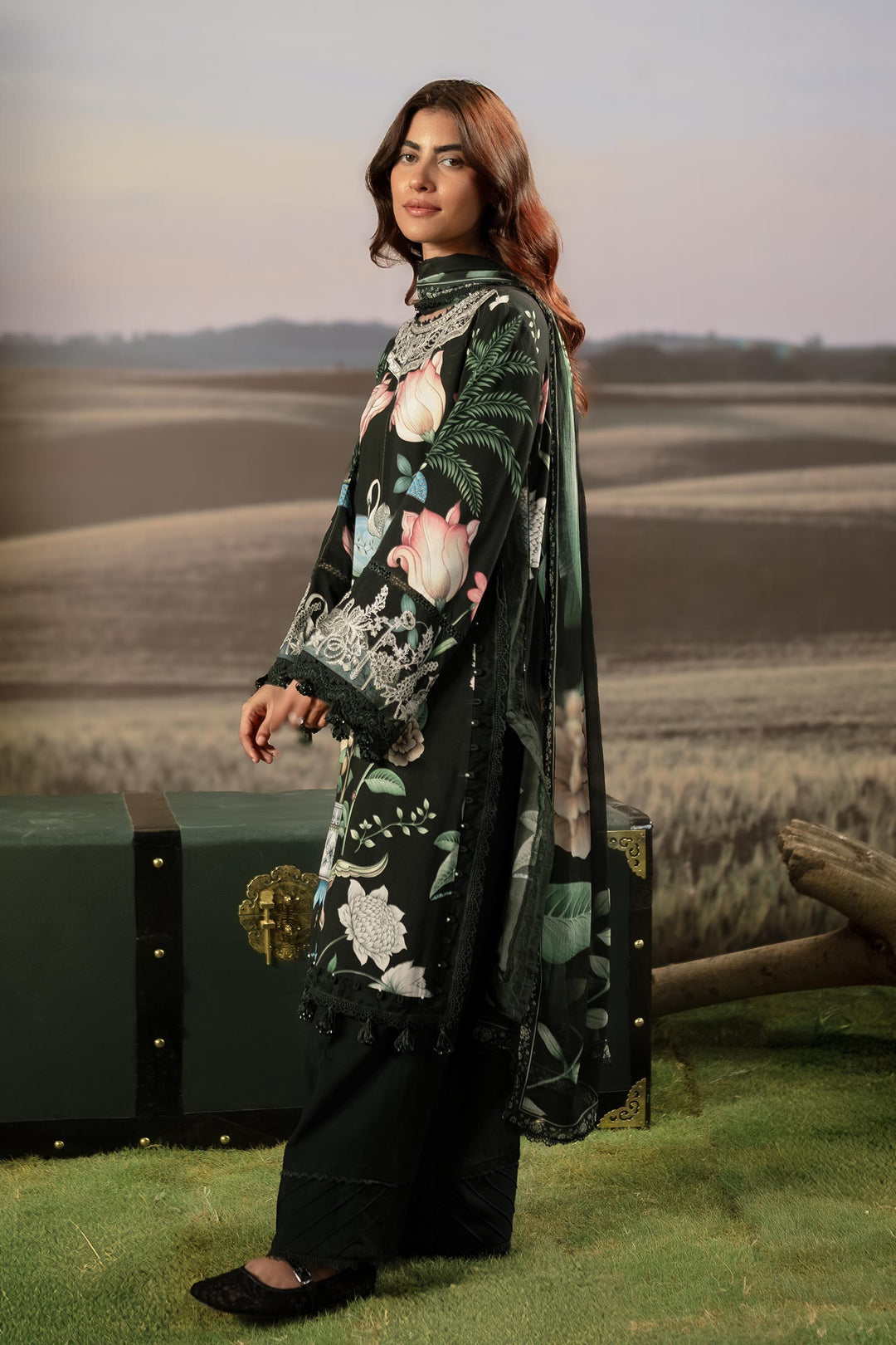 3 Pc Unstitched Embroidered Arabic Lawn Suit