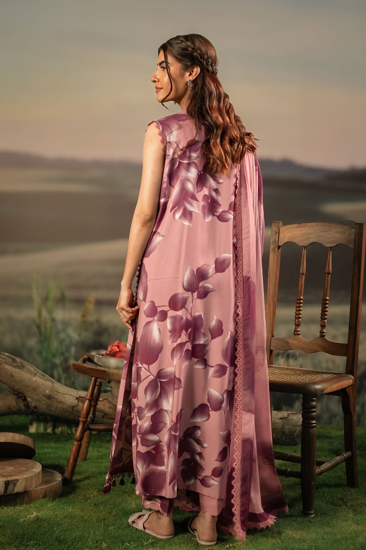 3 Pc Unstitched Embroidered Arabic Lawn Suit