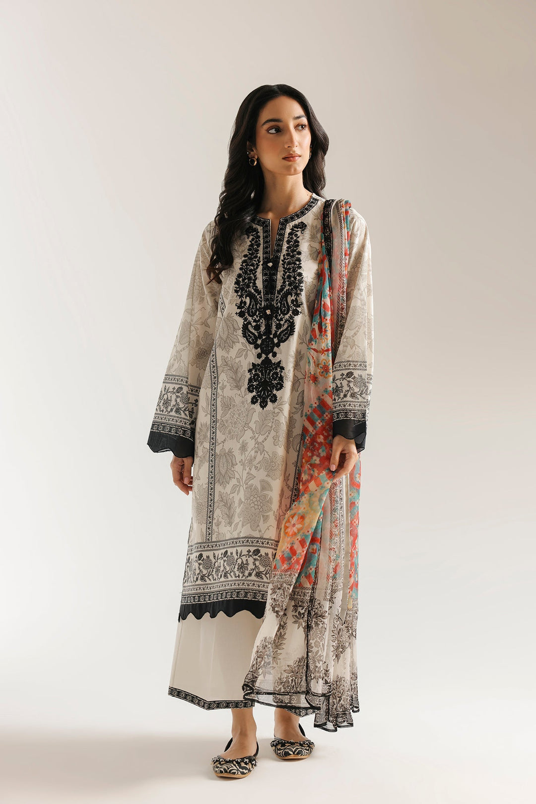 EMBROIDERED SUIT