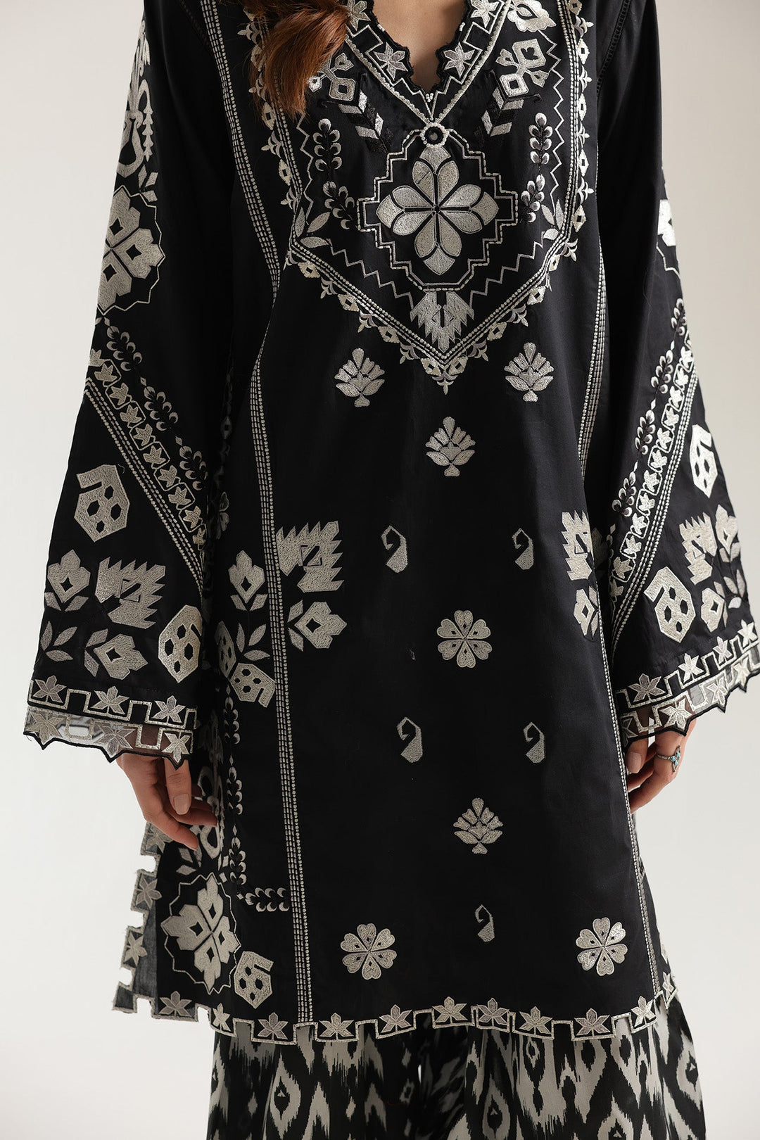 EMBROIDERED SUIT