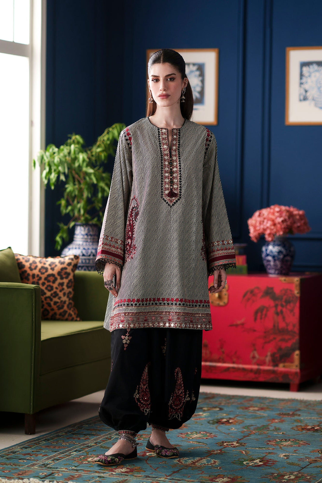 EMBROIDERED SUIT