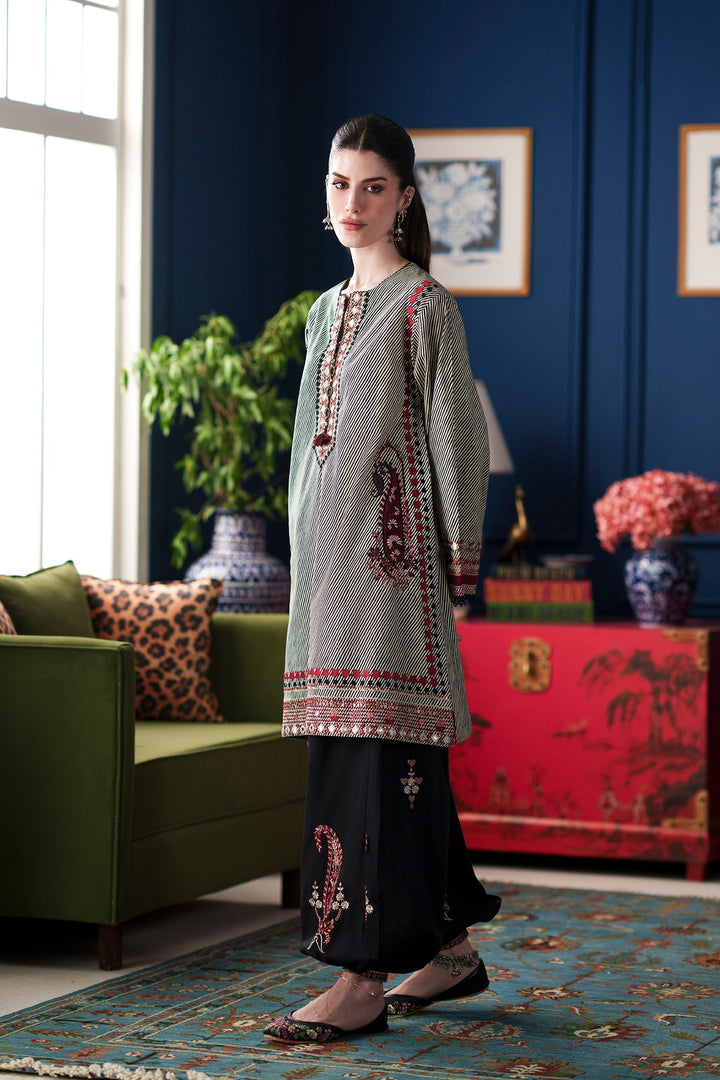 EMBROIDERED SUIT