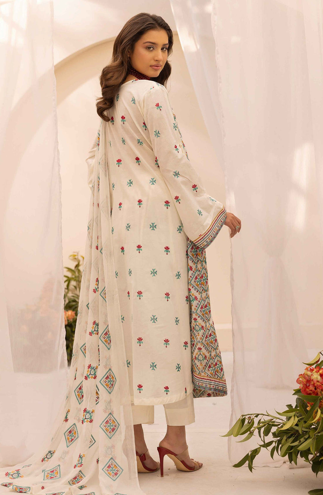Embroidered Lawn Unstitched 3 Piece Suit