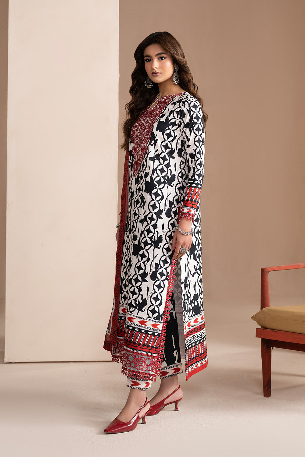 Embroidered Print Unstitched Lawn