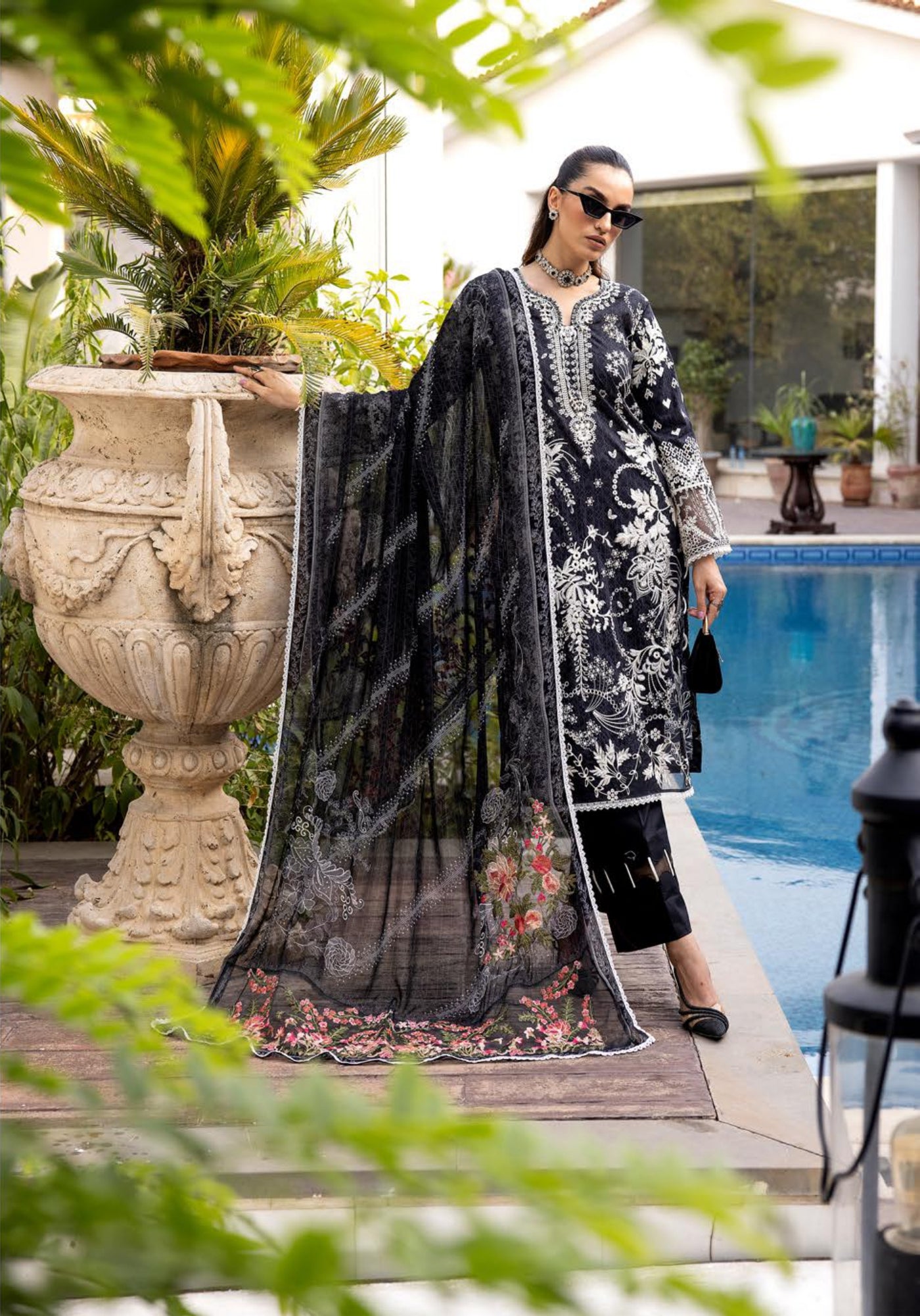 Minha Florum Luxury Embroidered Lawn D-12