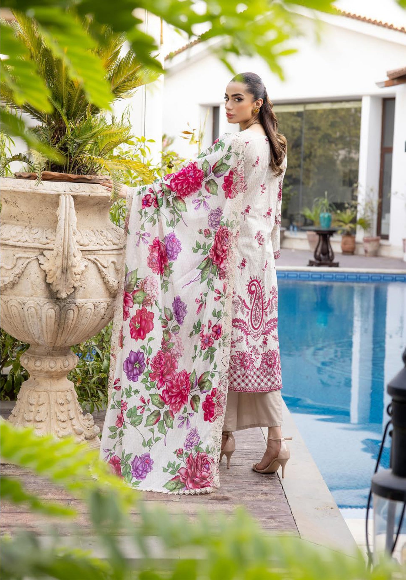 Minha Florum Luxury Embroidered Lawn D-11