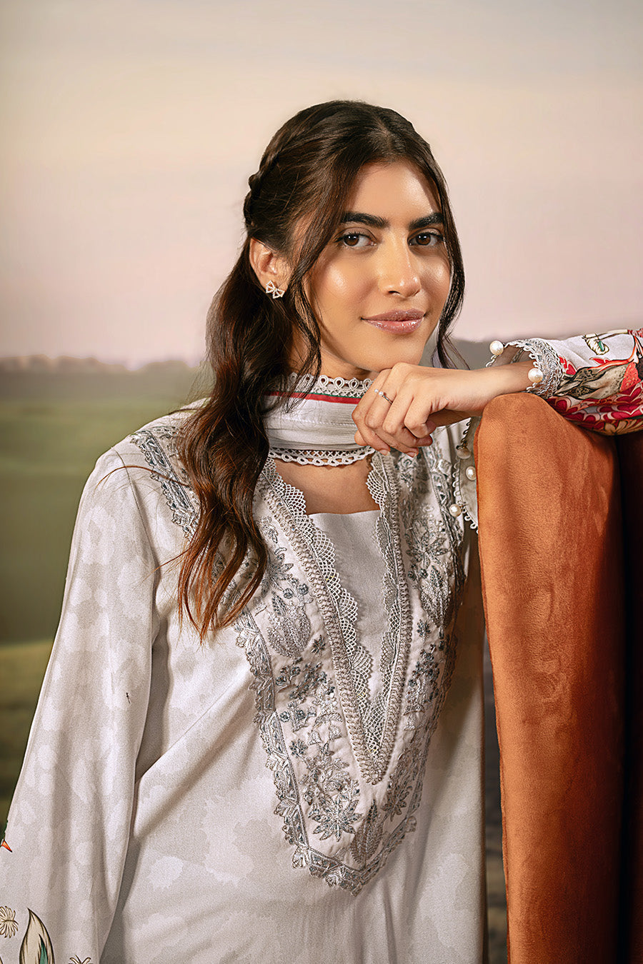 3 Pc Unstitched Embroidered Arabic Lawn Suit
