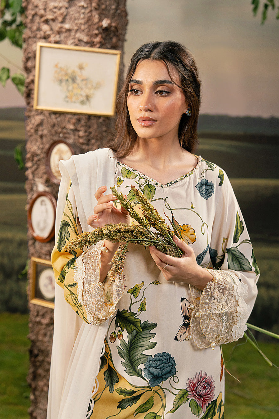 3 Pc Unstitched Embroidered Arabic Lawn Suit