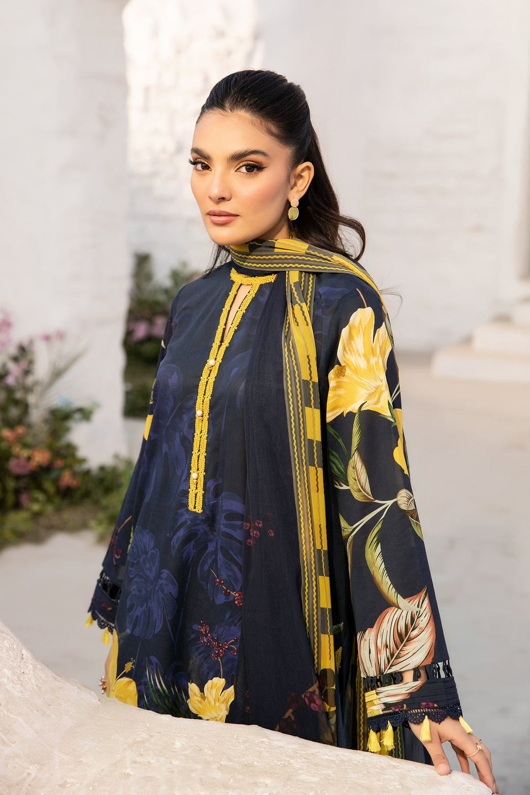 3 Pc Unstitched Embroidered Lawn Suit