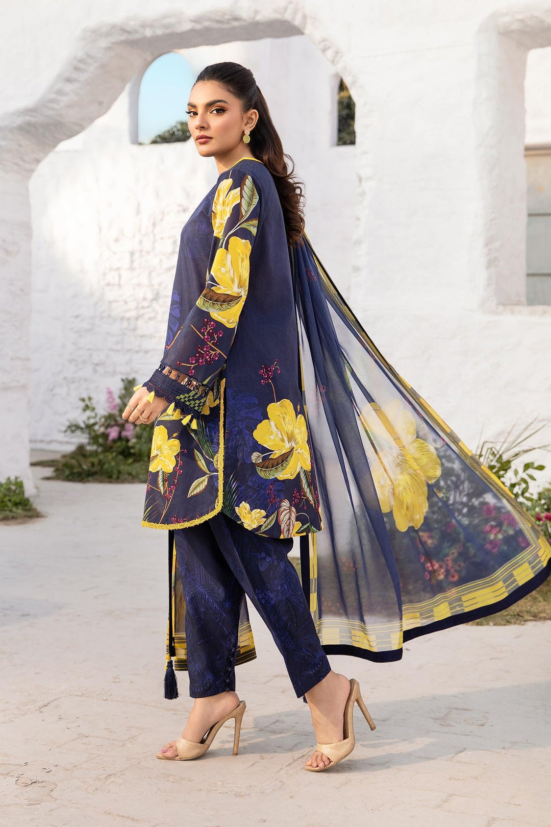 3 Pc Unstitched Embroidered Lawn Suit