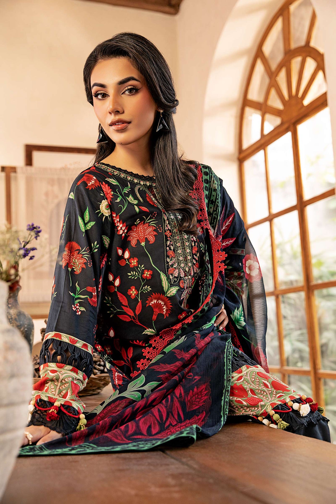 3 Pc Unstitched Embroidered Lawn Suit