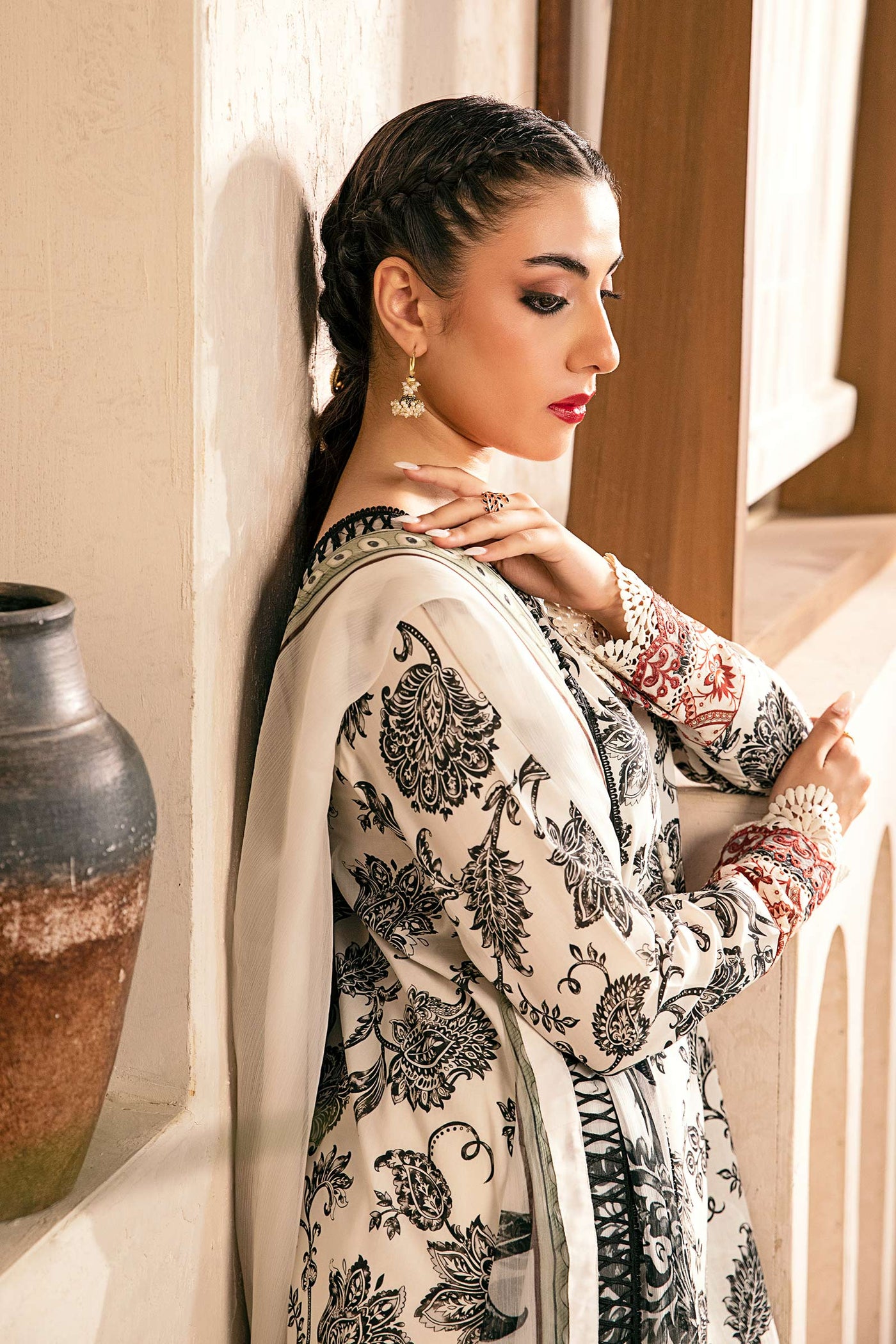 3 Pc Unstitched Embroidered Lawn Suit
