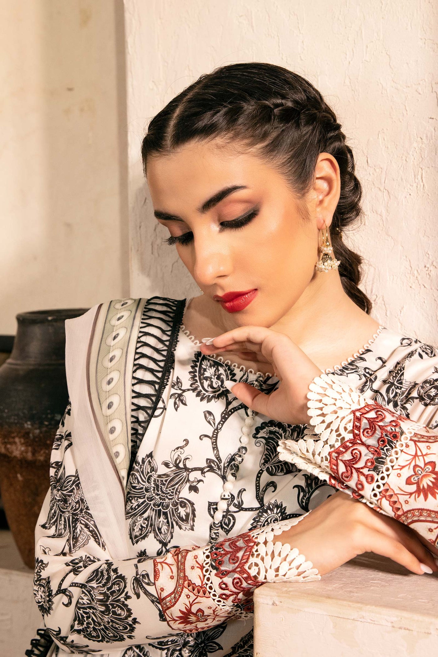 3 Pc Unstitched Embroidered Lawn Suit