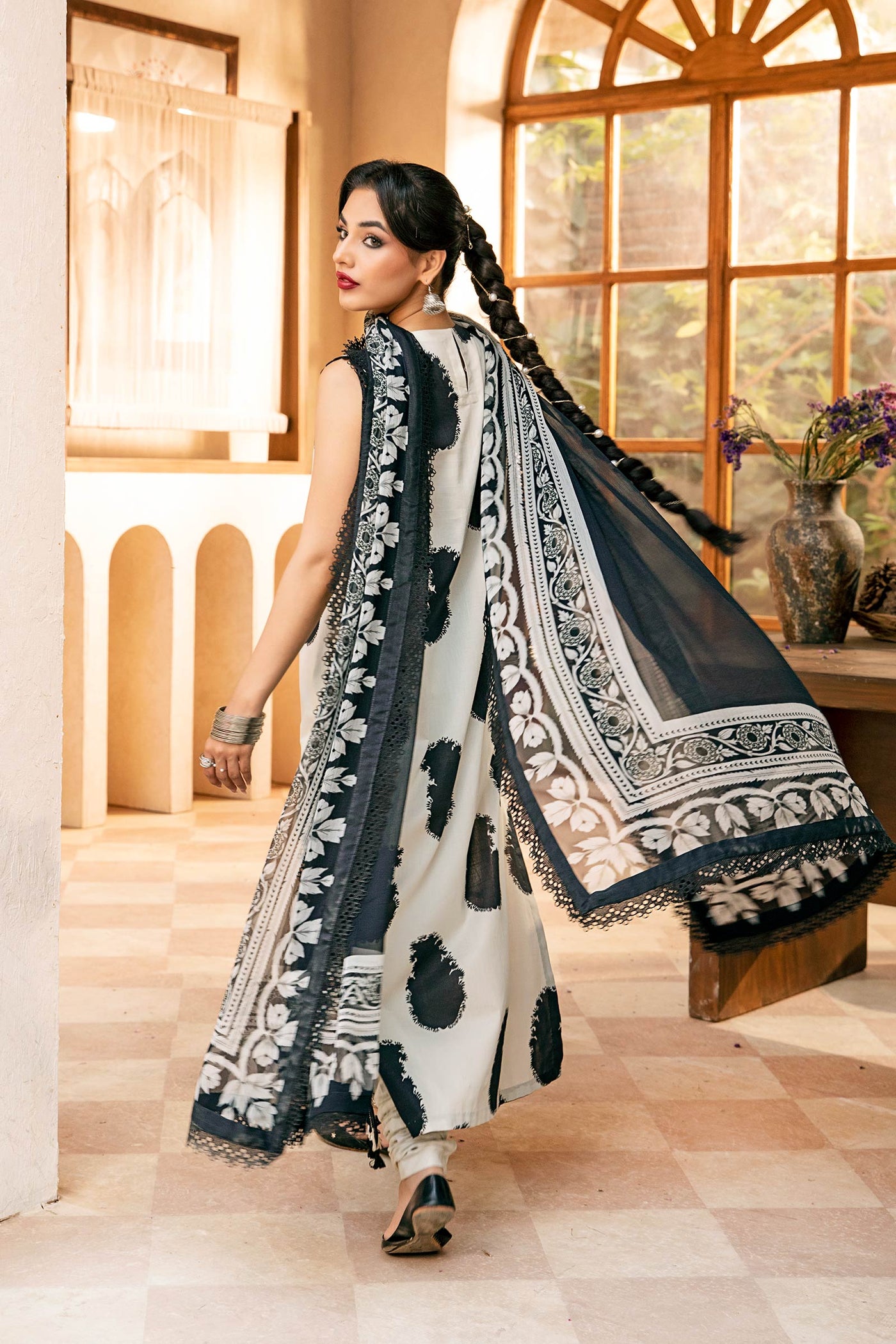 3 Pc Unstitched Embroidered Slub Lawn Suit