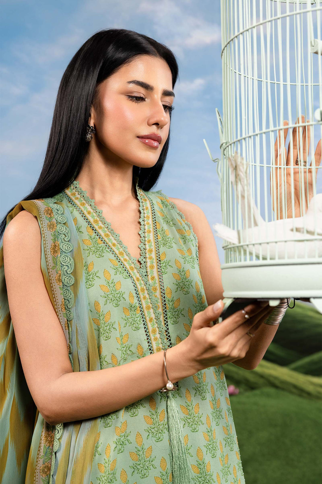 3 Pc Unstitched Embroidered Lawn Suit