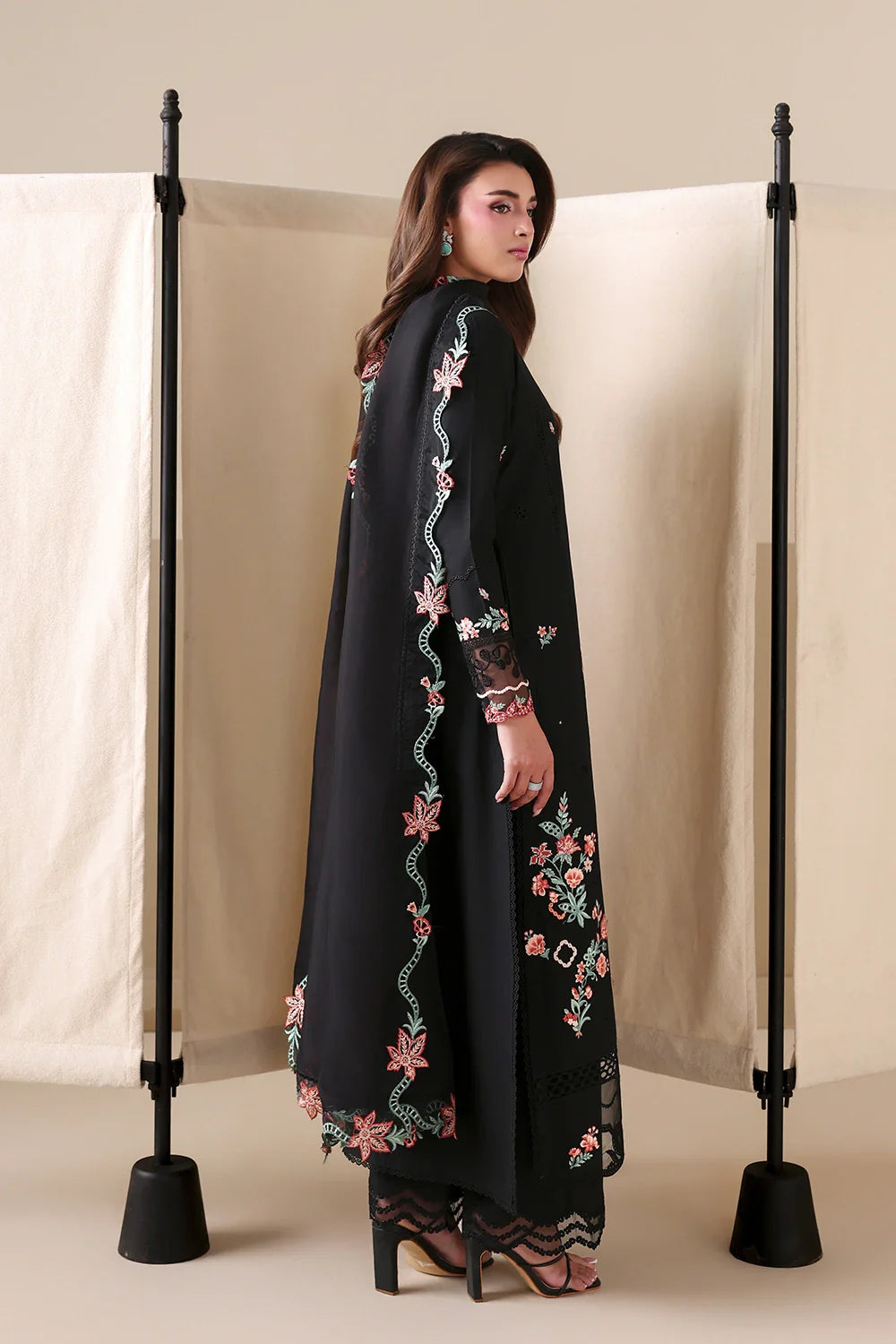 Embroidered Lawn 3 Piece Unstitched