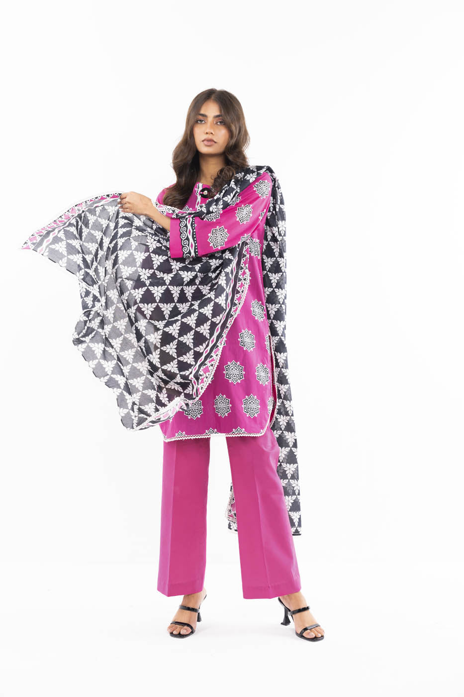 ALKARAM STUDIO PRINTED LAWN SUIT