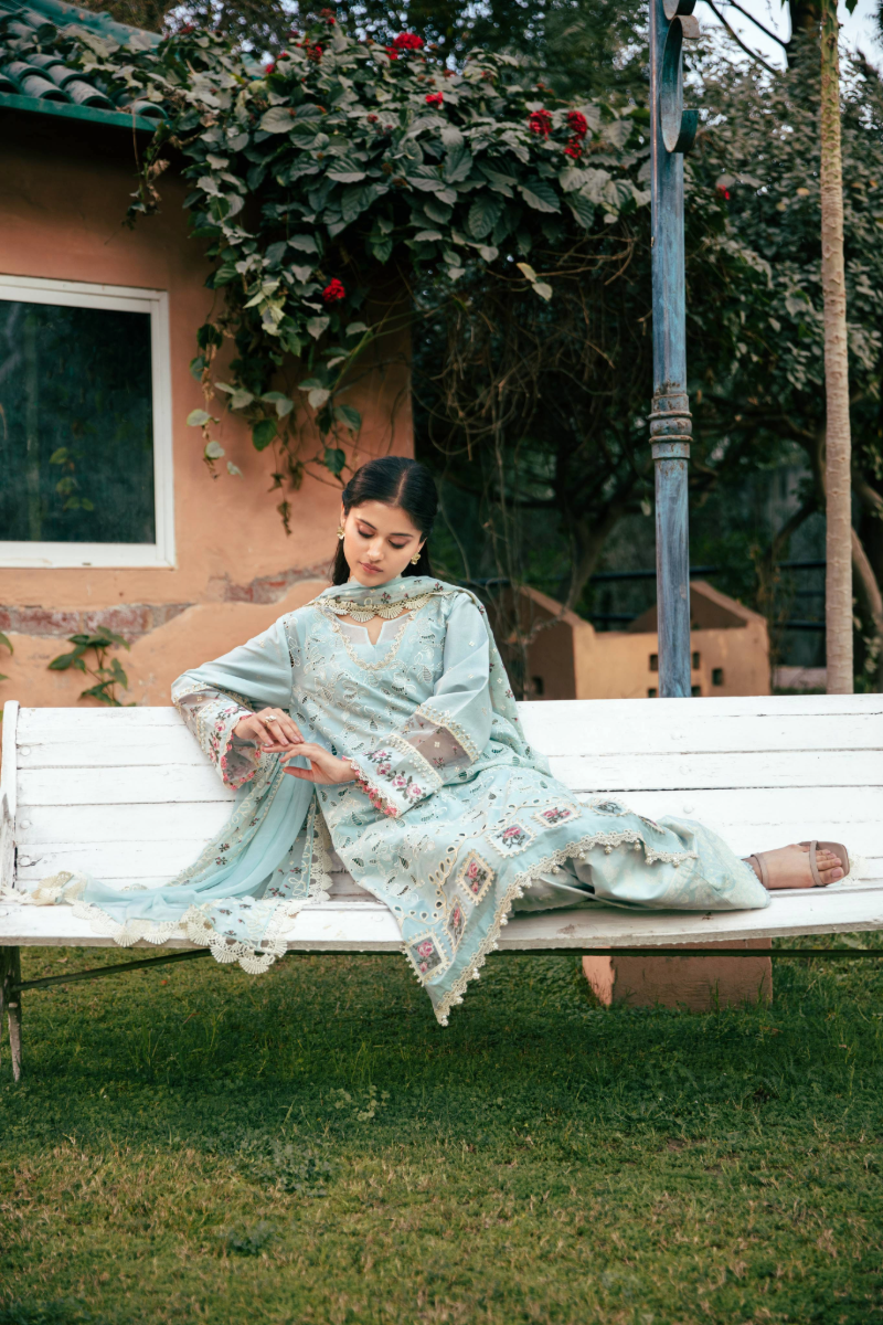 Vintage flora Lawn