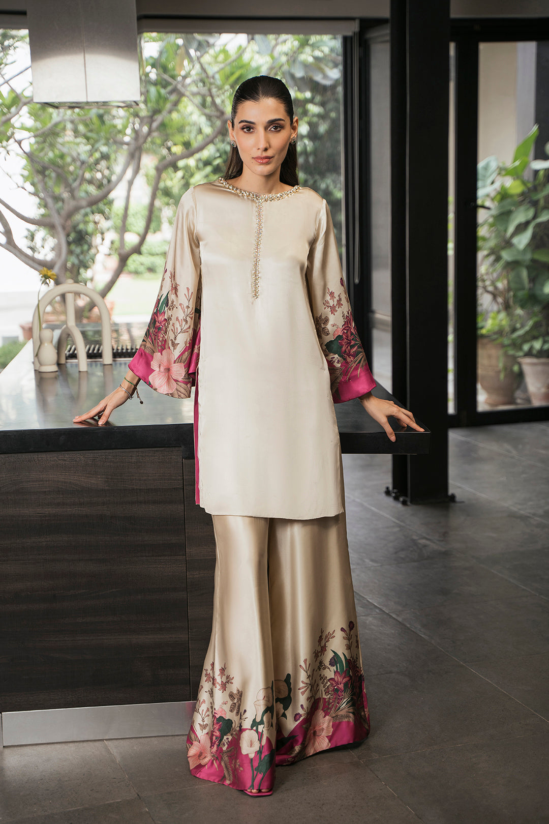 Regas Top With Dupatta and Pant