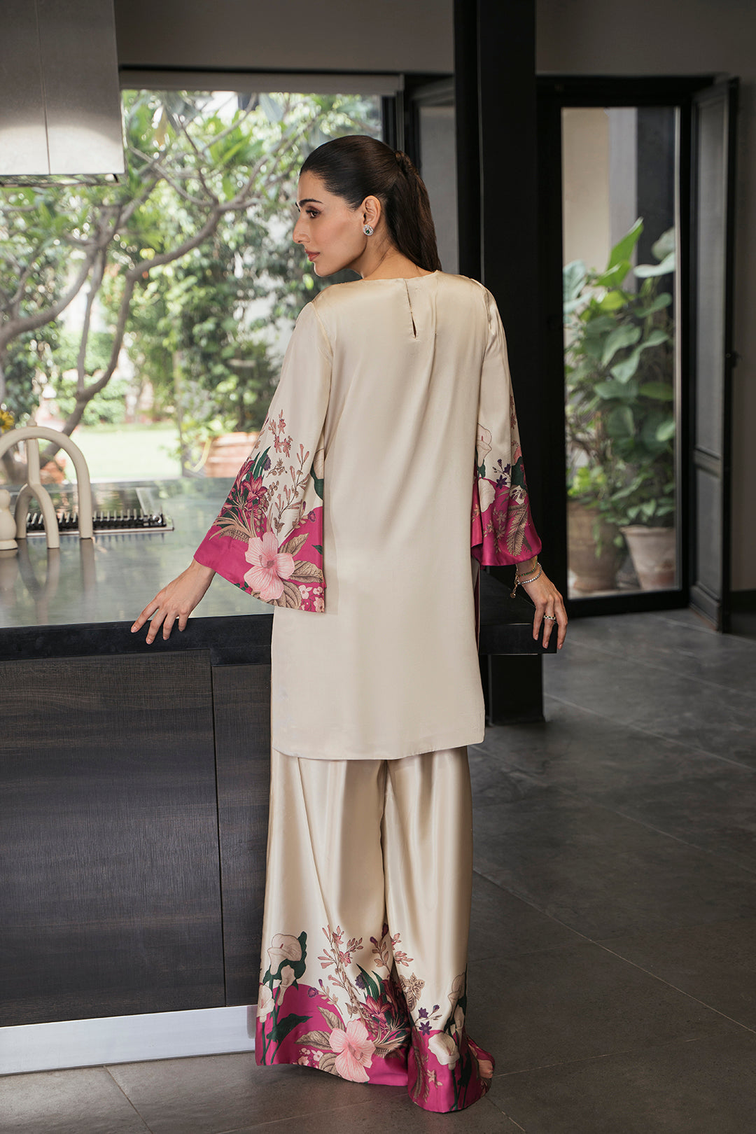 Regas Top With Dupatta and Pant